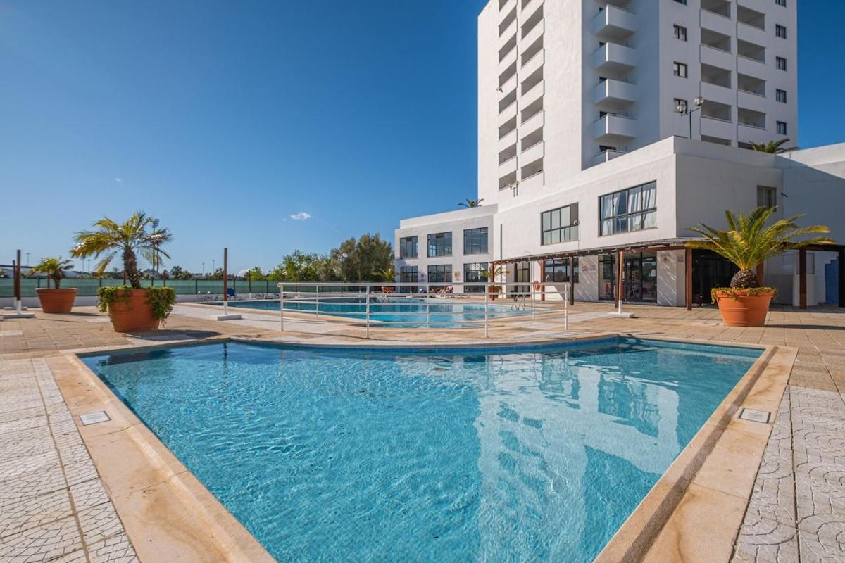 Cozy With Indoor Pool Apartment *